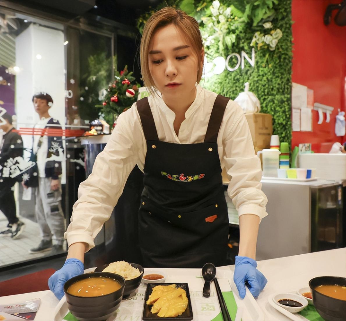 30歲女星餐廳打工 還要洗廁所