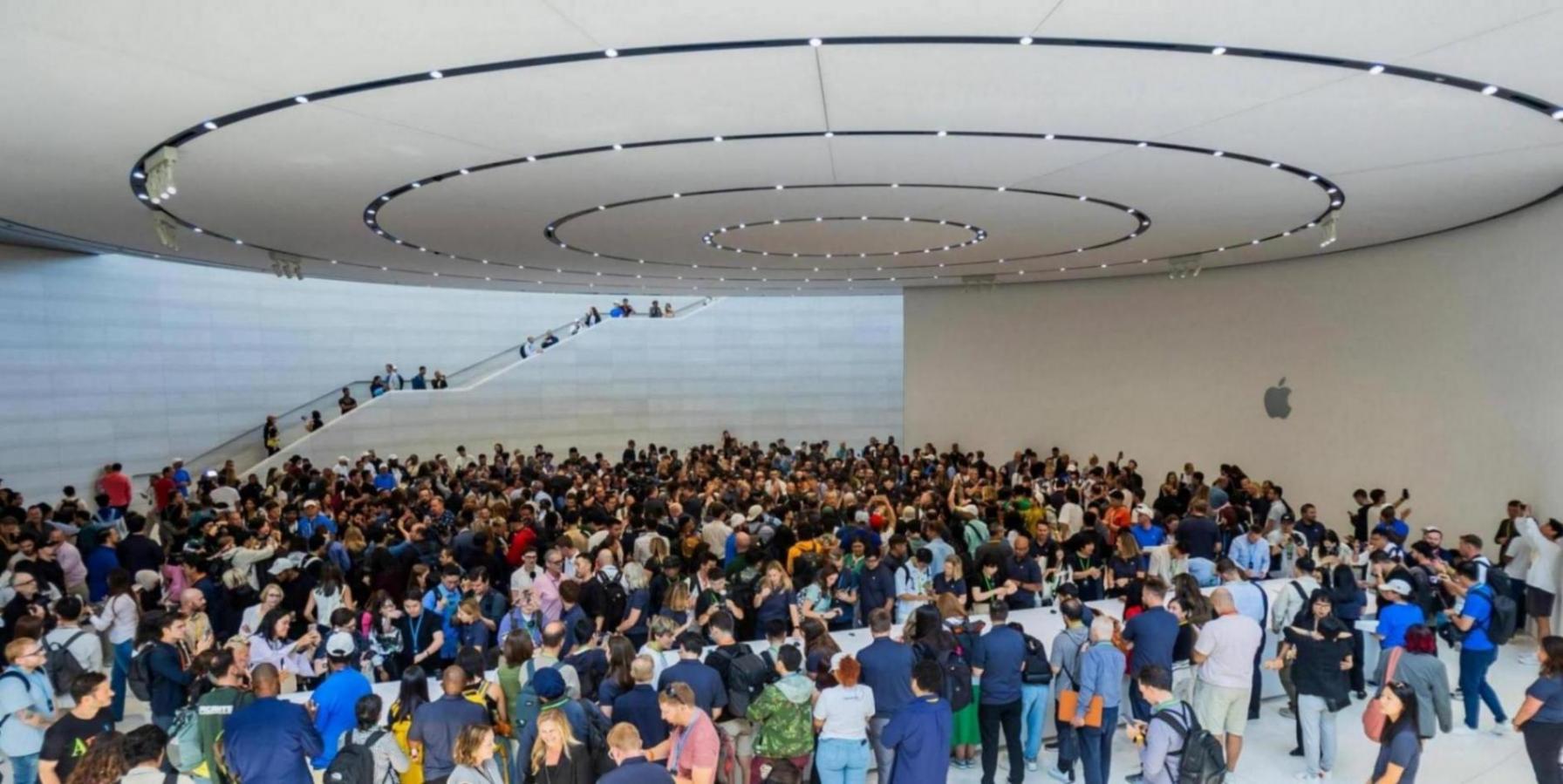 折疊屏iPhone重磅來襲!蘋果“趕晚集”還是“引領潮流”?