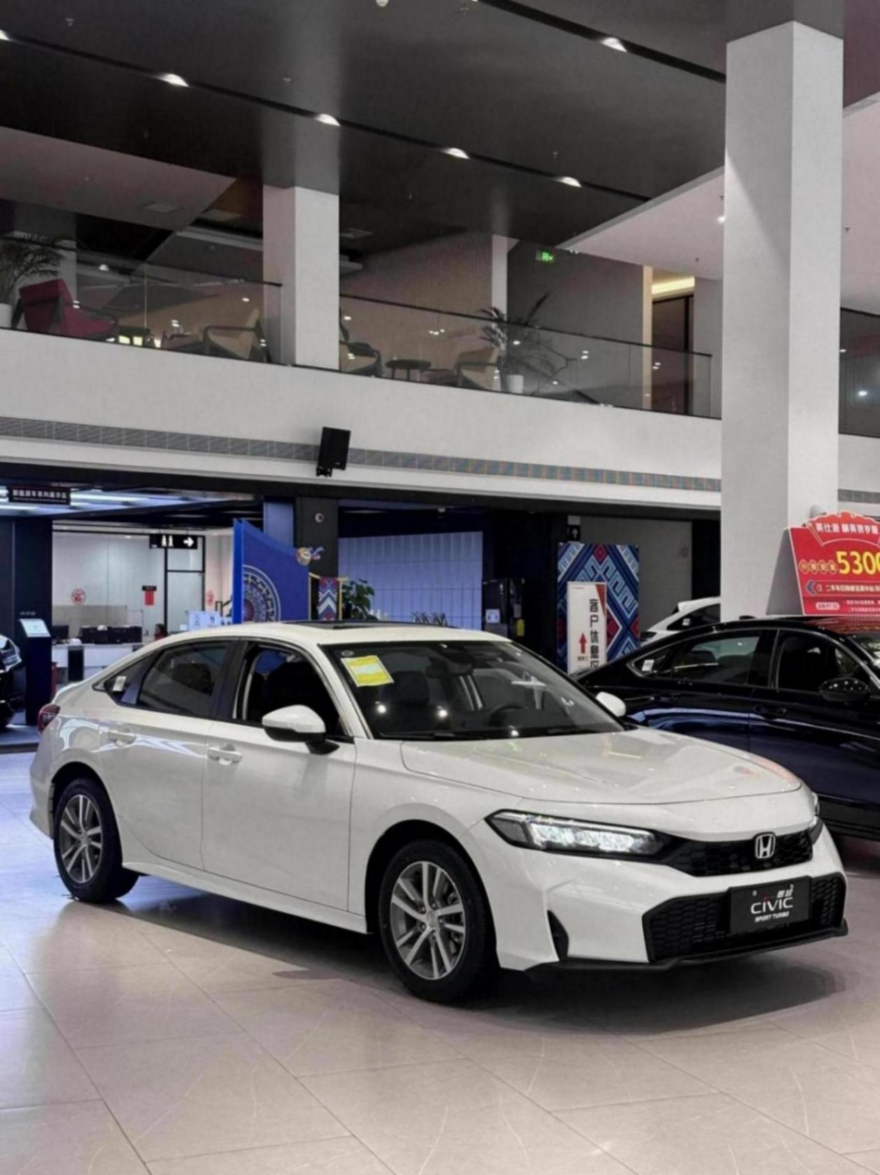 換裝TYPE R同款前臉,售價有望小幅下調,2025款本田思域實車到店