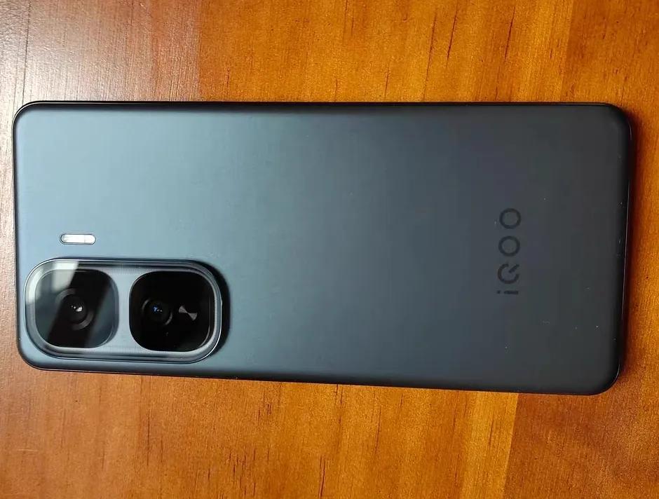 2299元性能怪獸!iQOO Neo10深度評測:電競黨狂喜的續航神機