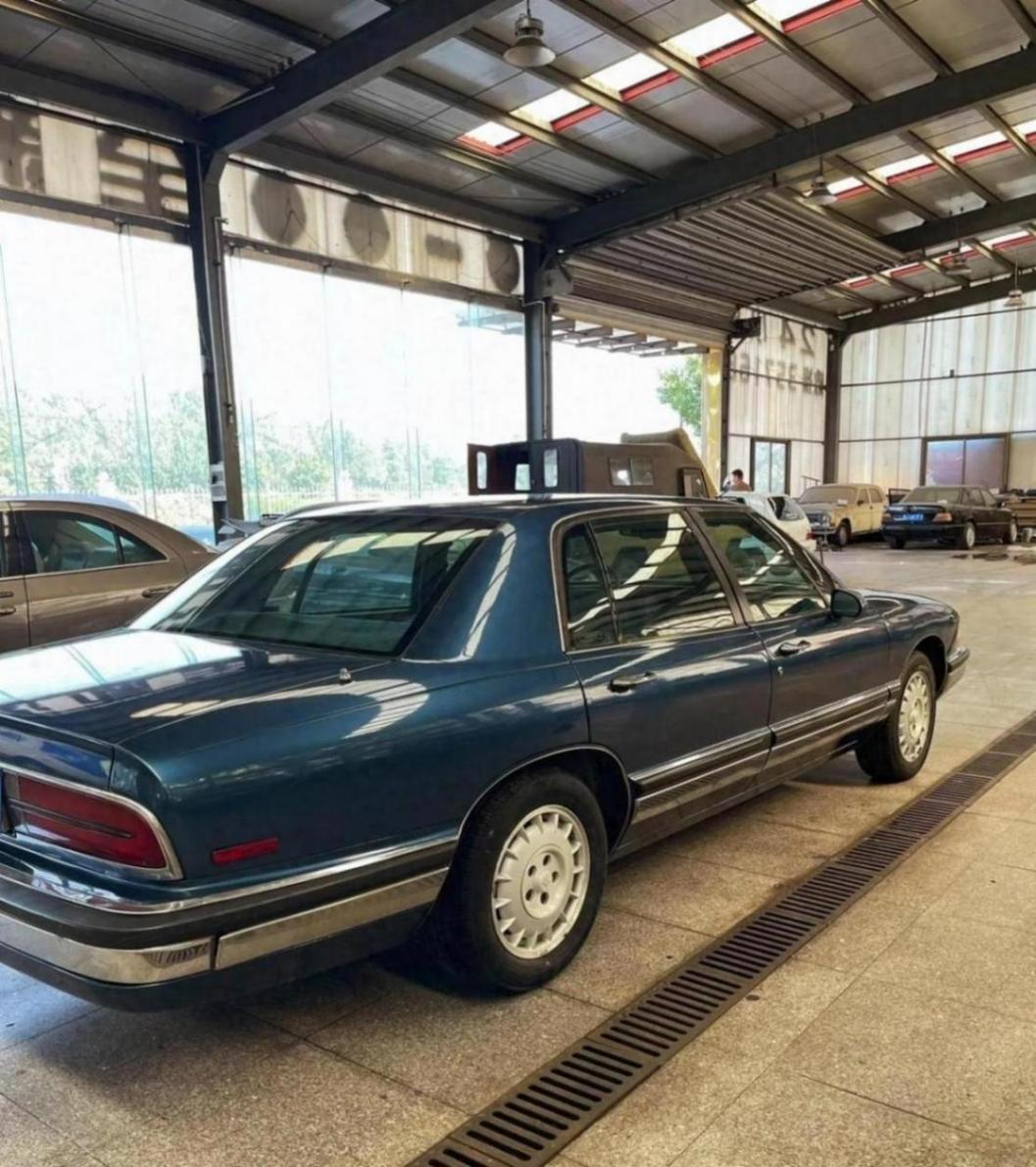經典重現!老別克林蔭大道轎車的魅力時光機
