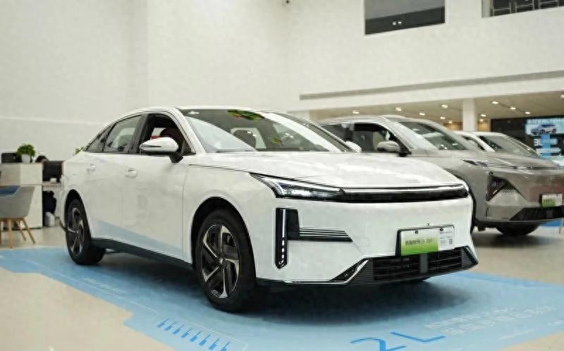 省油王炸?一公里才一毛六!吉利銀河L6 EM-i,真香還是智商稅?