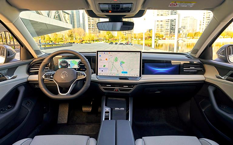一汽-大眾 2025 款改款邁騰眾享款燃油轎車上市