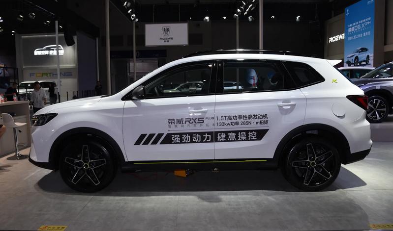 想選家用車?榮威RX5性價比高,配置全,是你的菜嗎?