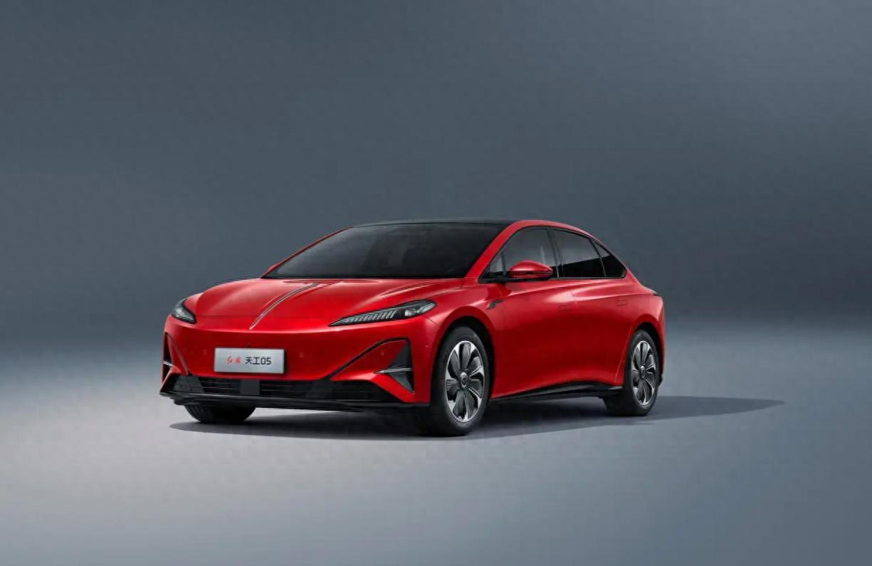 紅旗天工 05 純電動(dòng)轎車上市 159,800 元起