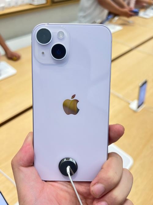 iPhone 14升級iOS 18.4實測:續航暴增10%!老機型還能再戰3年?