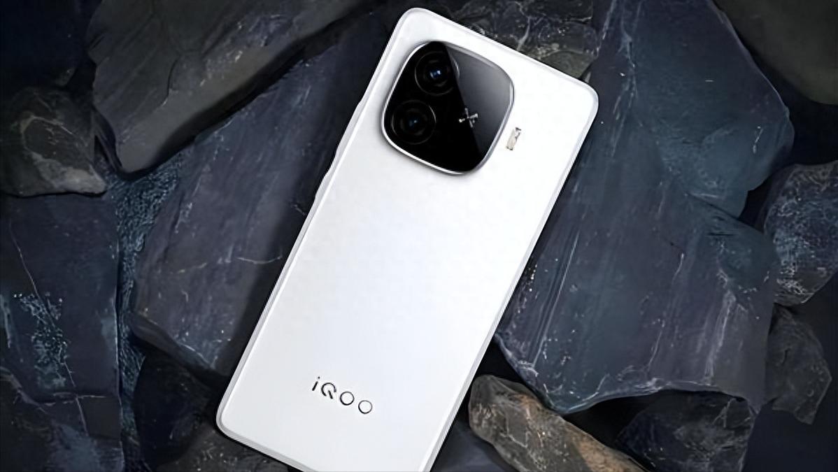 貼膜大爺都驚嘆!iQOO Z9性價比逆天,連手機販子都低頭?