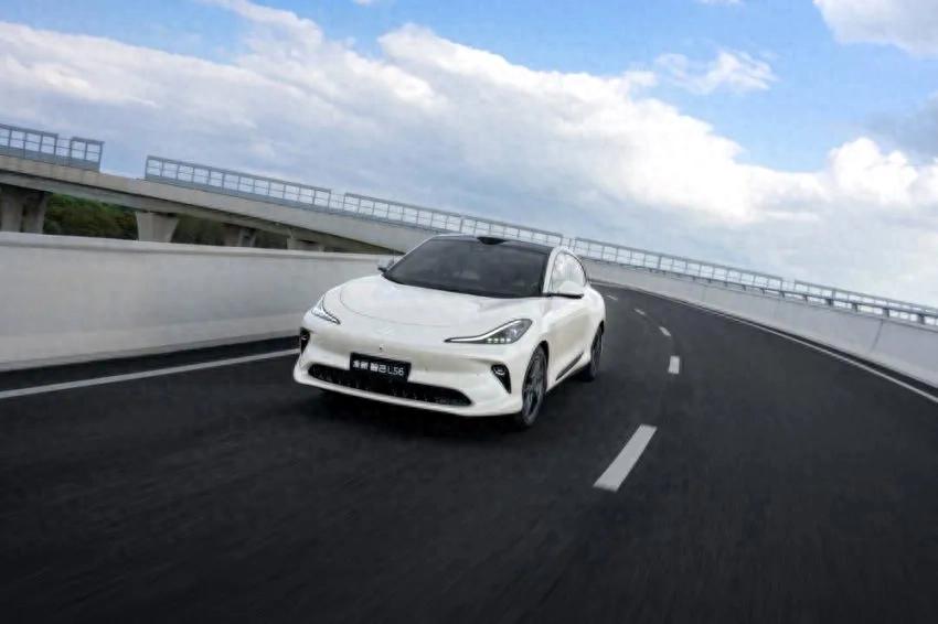 上汽前兩月交付65.9萬輛,實力領跑汽車市場