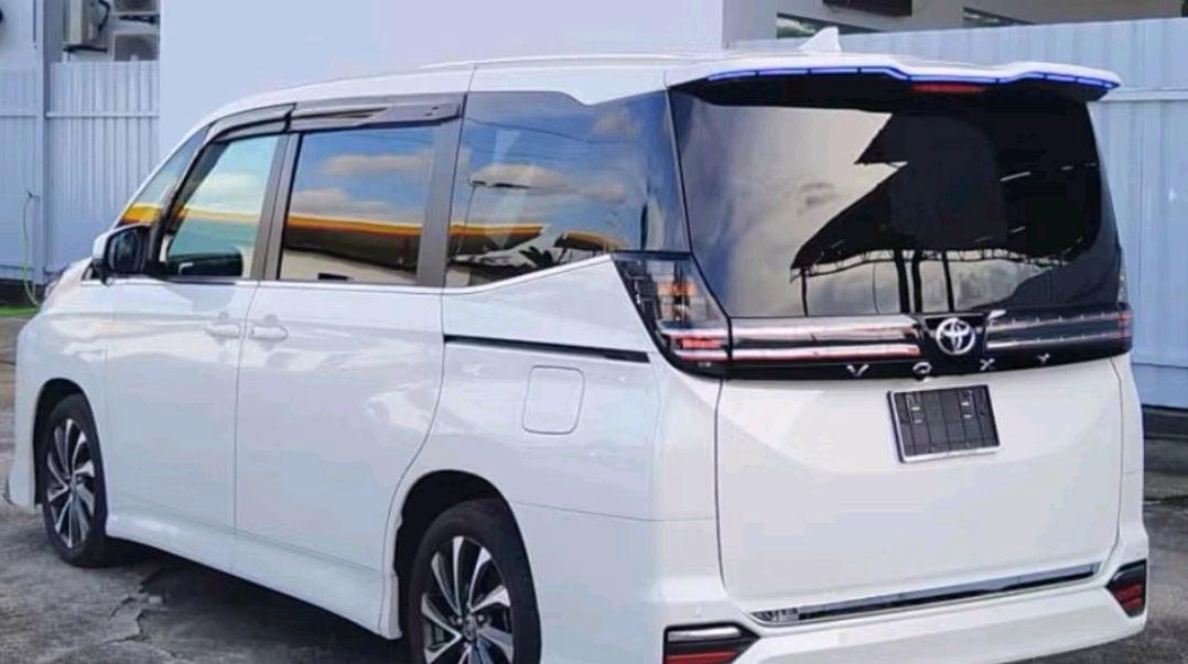 家用十萬(wàn)級(jí)MPV時(shí)代來(lái)臨,2025豐田VOXY多功能車(chē)來(lái)啦