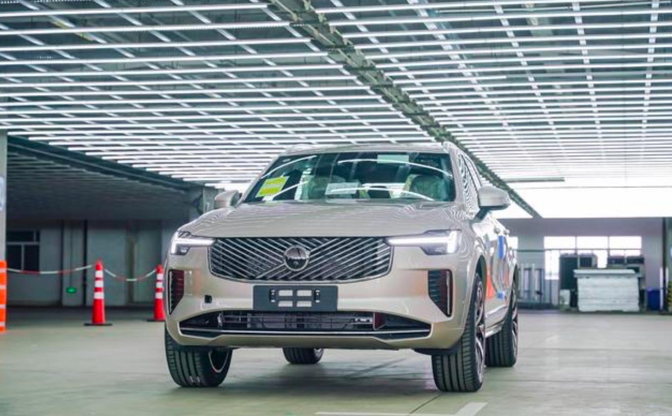 官方確認(rèn)!沃爾沃全新XC90將于4月上市,內(nèi)外大幅調(diào)整/增6座版