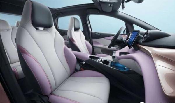 2025款比YA迪海豚:10萬級城市通勤電車,智駕長續航,性價比之王
