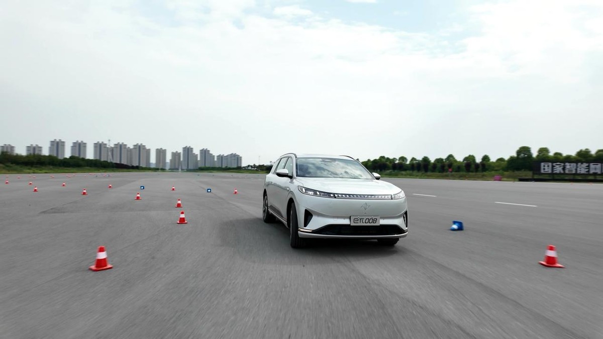 車長超5米的大型SUV也有操控?深度試駕東風奕派eπ008