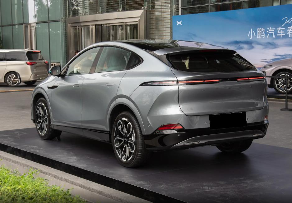 中型SUV,入門800V+高階智駕,17.68萬元,小鵬真掀桌子了