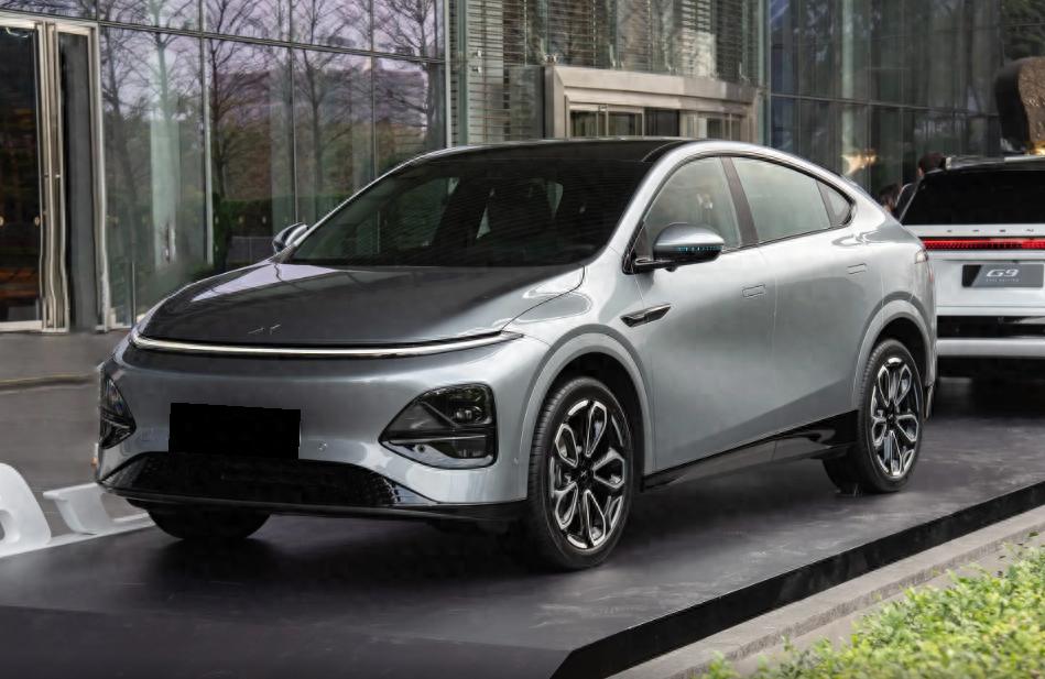 中型SUV,入門800V+高階智駕,17.68萬元,小鵬真掀桌子了