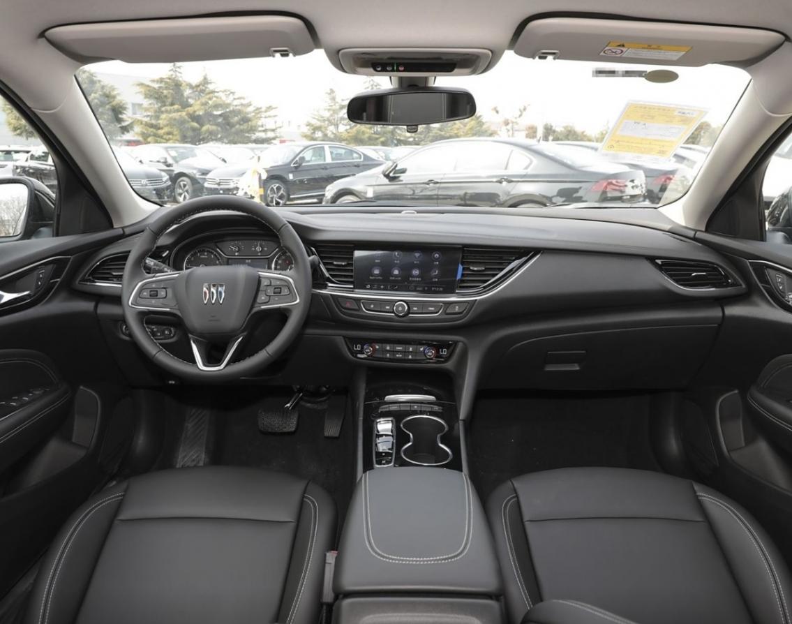 別克君威降至10.69萬,車長4904mm,配1.5T+9AT,還看啥A級車?