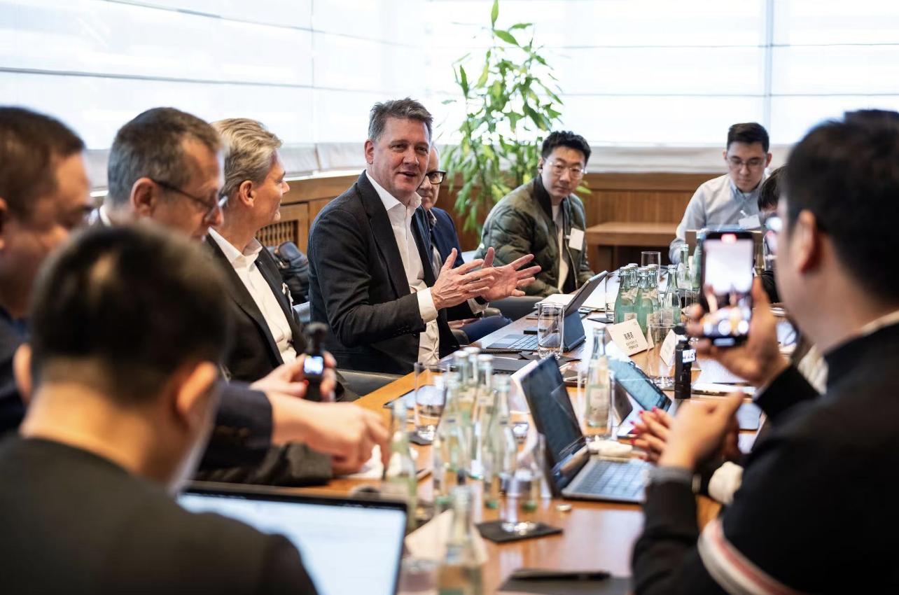 奧迪全球CEO高德諾解讀2024財(cái)報(bào):新技術(shù)浪潮下的布局與轉(zhuǎn)型