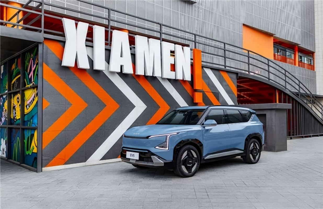 起ya汽車引領智能化潮流,2025款EV5重塑出行體驗