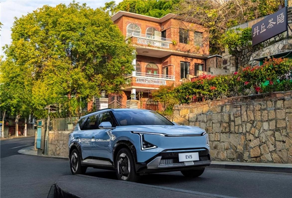 起ya汽車引領智能化潮流,2025款EV5重塑出行體驗