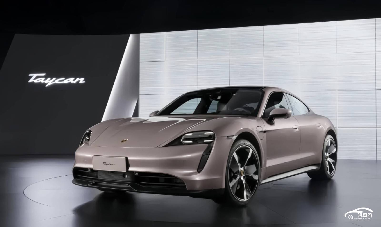 銀色的汽車

AI 生成的內容可能不正確。
