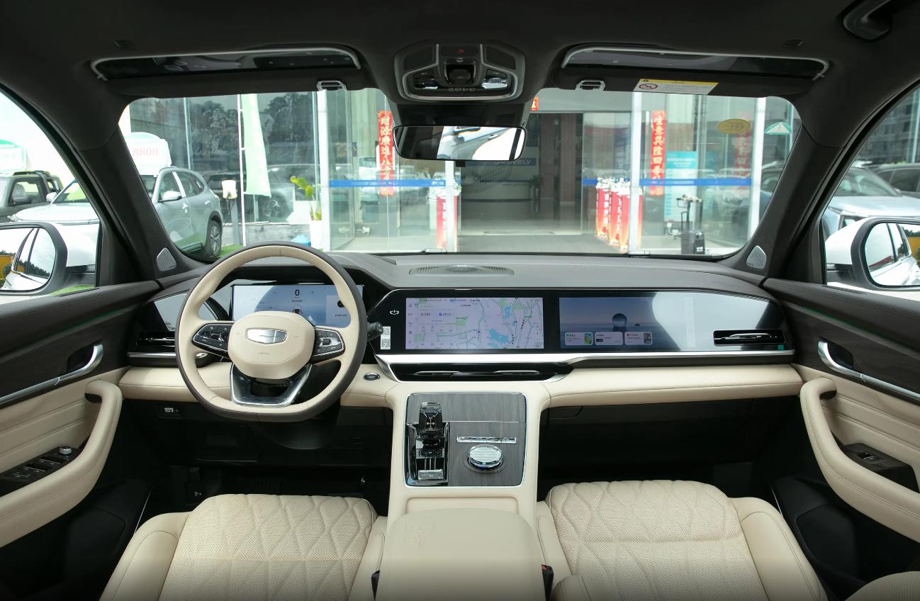 售價15.67萬起,吉利越L行云版新車型上市,搭載2.0T+8AT,加95#燃油