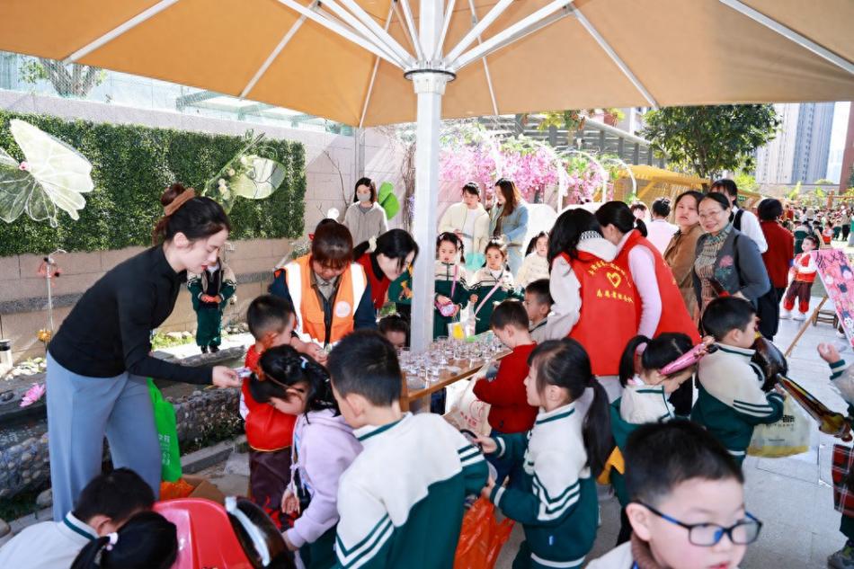 泉州豐澤:“吒”獻愛心筑夢童行 幼兒園義賣歡樂多