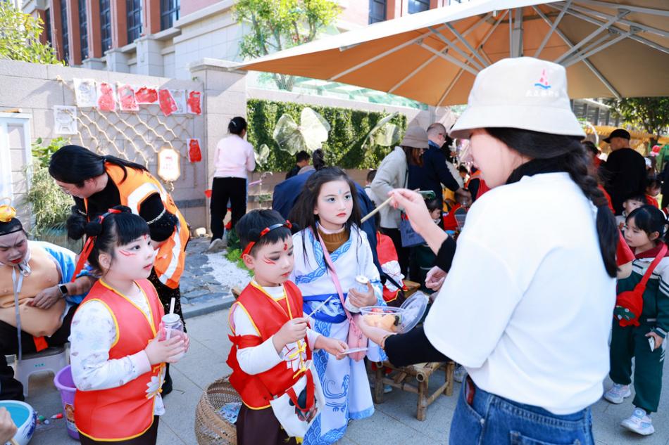 泉州豐澤:“吒”獻愛心筑夢童行 幼兒園義賣歡樂多