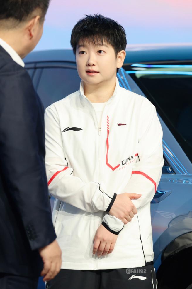 國車代言憑什么是她?孫穎莎牽手紅旗引爆流量,刷新商業價值上限