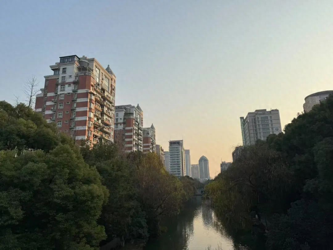 新房“被迫”提早變成二手房!在市場內“搶跑”太難了