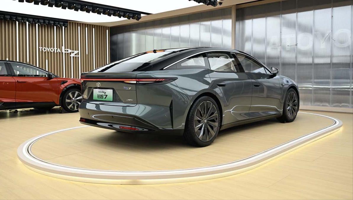 2025上海車展:豐田bZ7正式發布、電動版的“凱美瑞”來了!