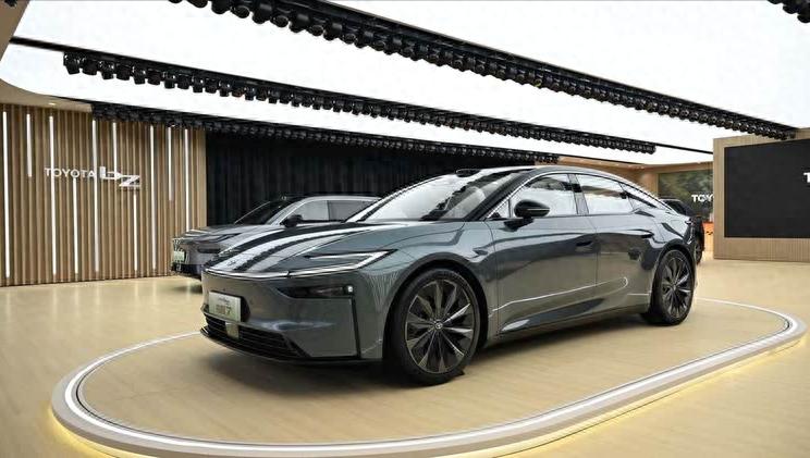 2025上海車展:豐田bZ7正式發布、電動版的“凱美瑞”來了!