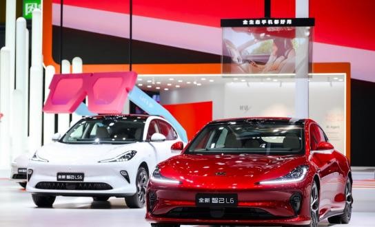 在2025上海國(guó)際車展上,上汽集團(tuán)總裁賈健旭揭曉的多品牌戰(zhàn)略