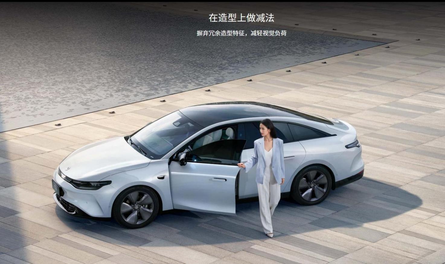 零跑C01試駕報(bào)告:駕駛質(zhì)感越級(jí),一口價(jià)策略直擊用戶痛點(diǎn)