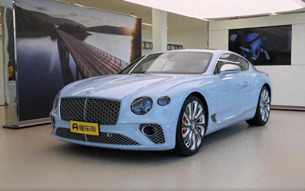 賓利歐陸 GT:定義超豪華 GT 跑車的巔峰美學(xué)