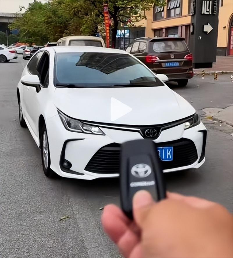 10萬預(yù)算買卡羅拉轎車VS銳放SUV 老司機(jī)教你這樣選不后悔!