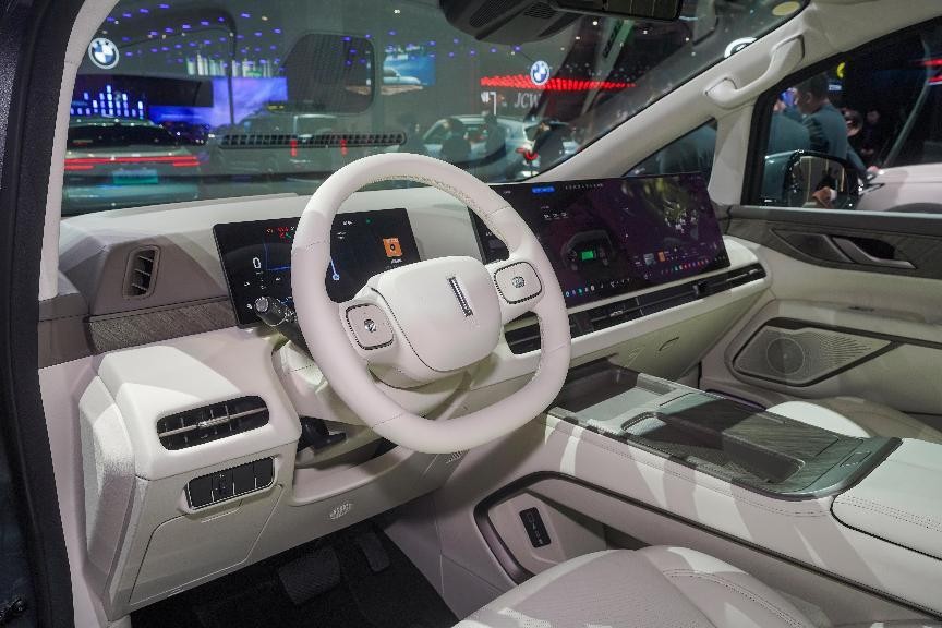 2025車展四款豪華MPV,承包你的24小時體面