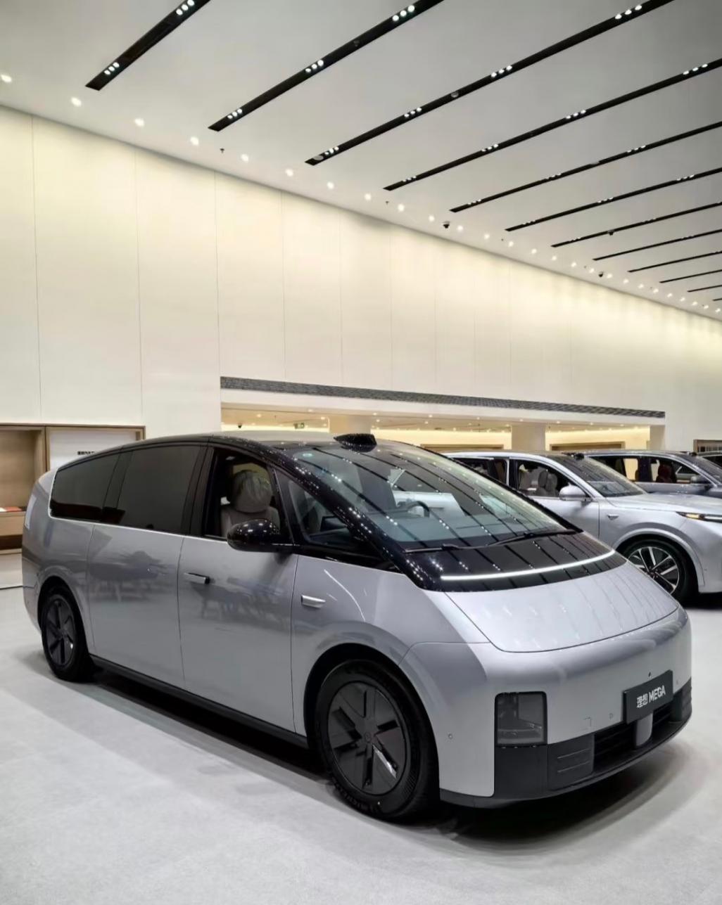 2025車展四款豪華MPV,承包你的24小時體面